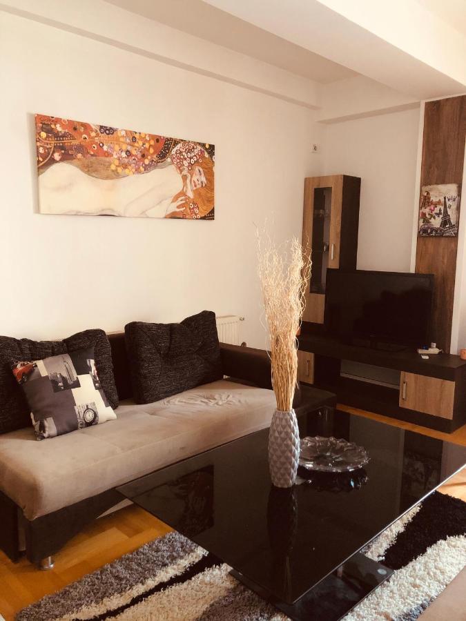 Apartments Near City Center 斯科普里 外观 照片